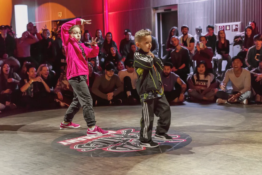 Two kids battling while the audience cheers them on