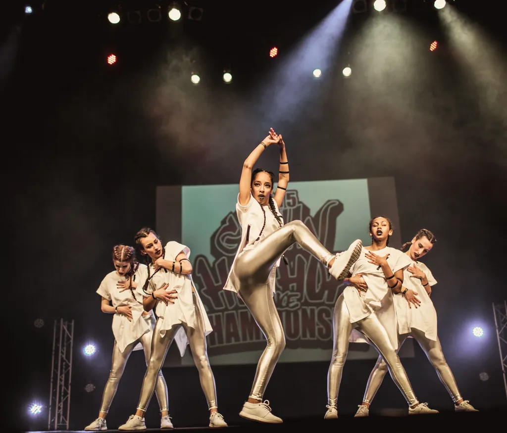 Crew in silver leggings with a high kick